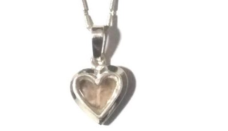 Dije-de-corazn-con-cabellos-para-Ay-mi-Guate